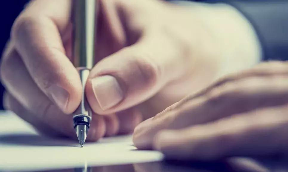 1万字800元，毕业季*文代论写**、买卖行为是不是“替考”？能不能入刑？