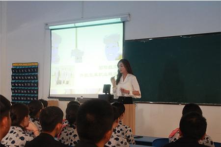 西安航空职业技术学院,西翔航空礼仪训练