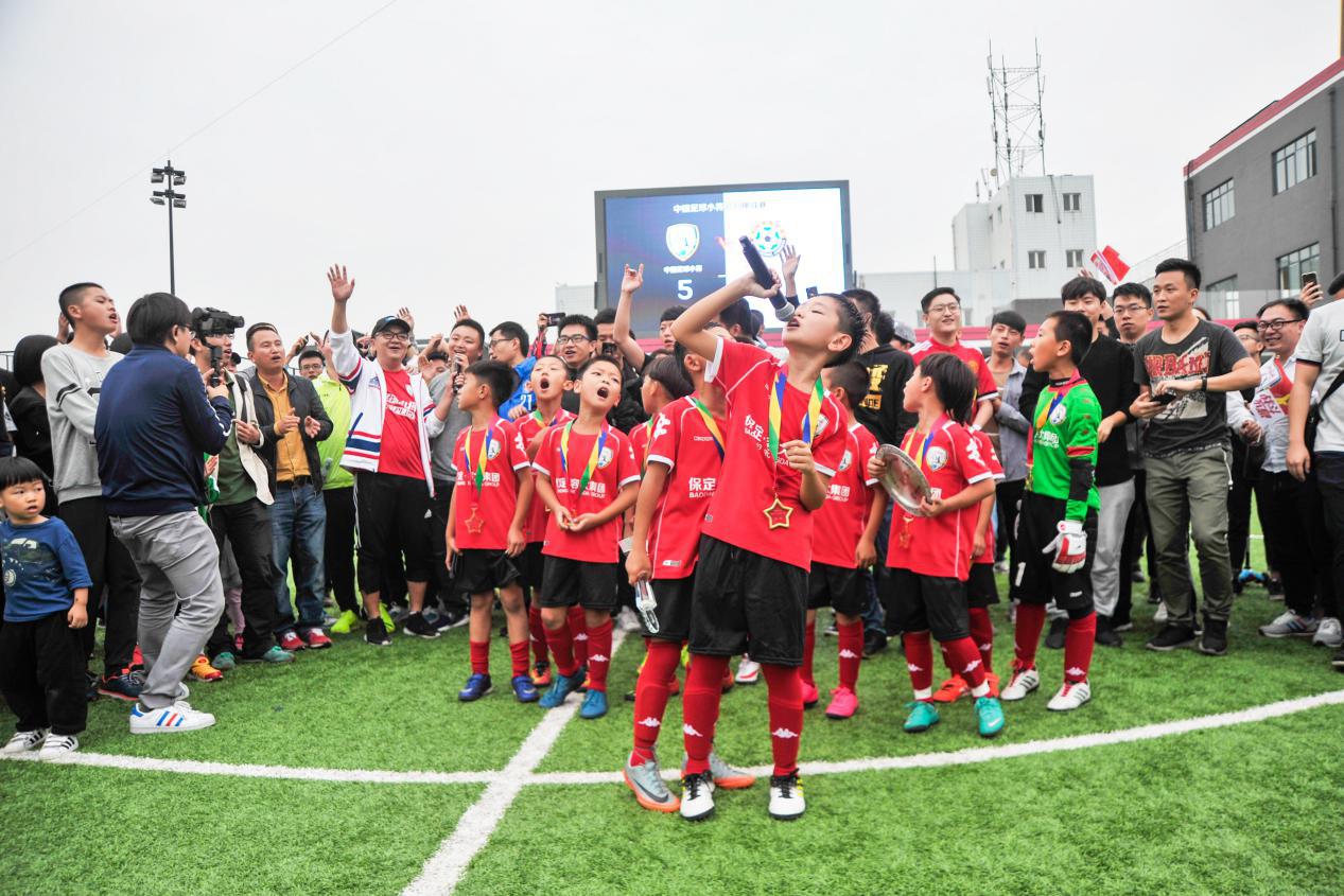 董路的足球利益,董路成立职业足球俱乐部