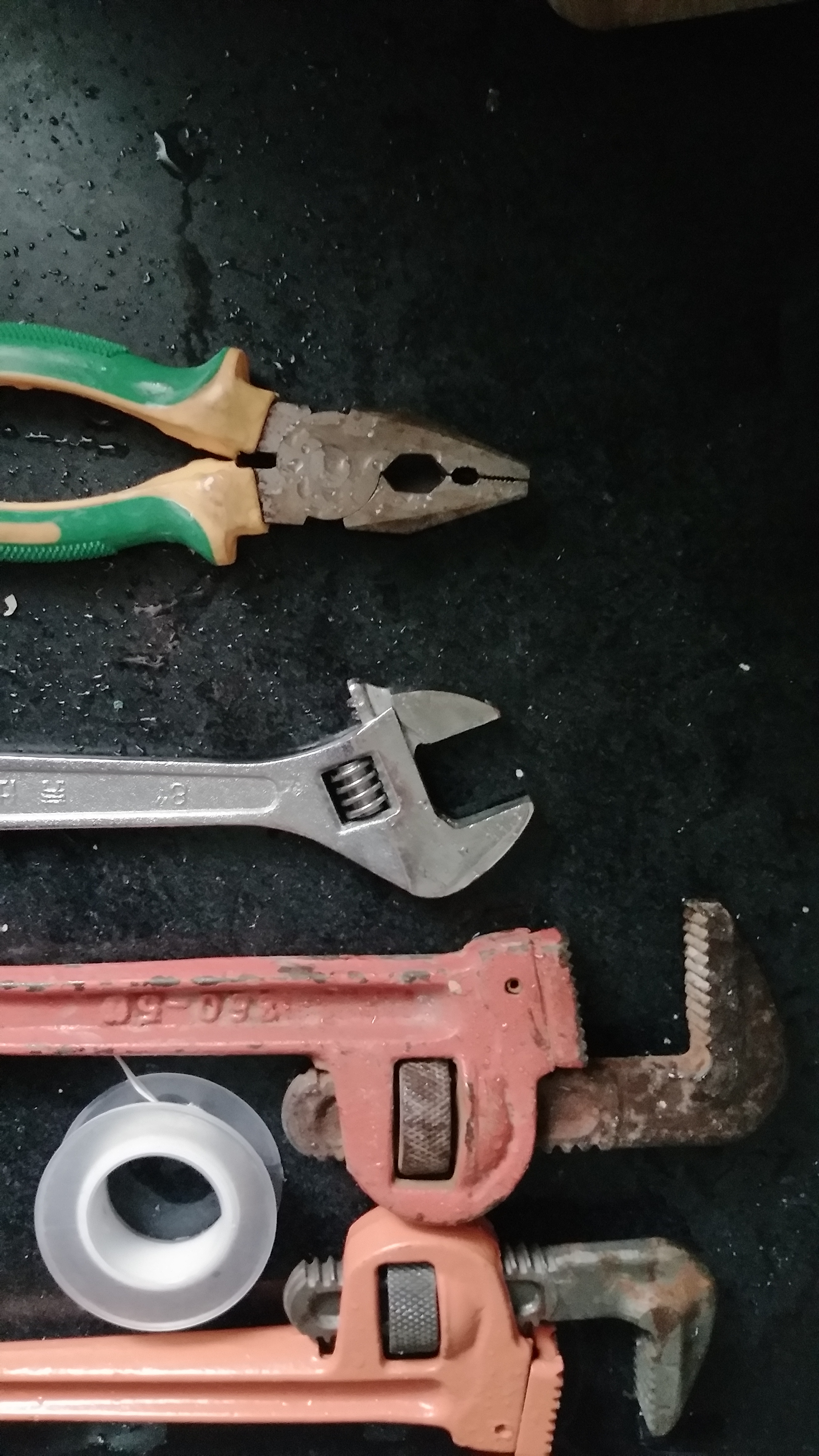 厨房水阀漏水会漏楼下吗,厨房水龙头漏水是不是漏财