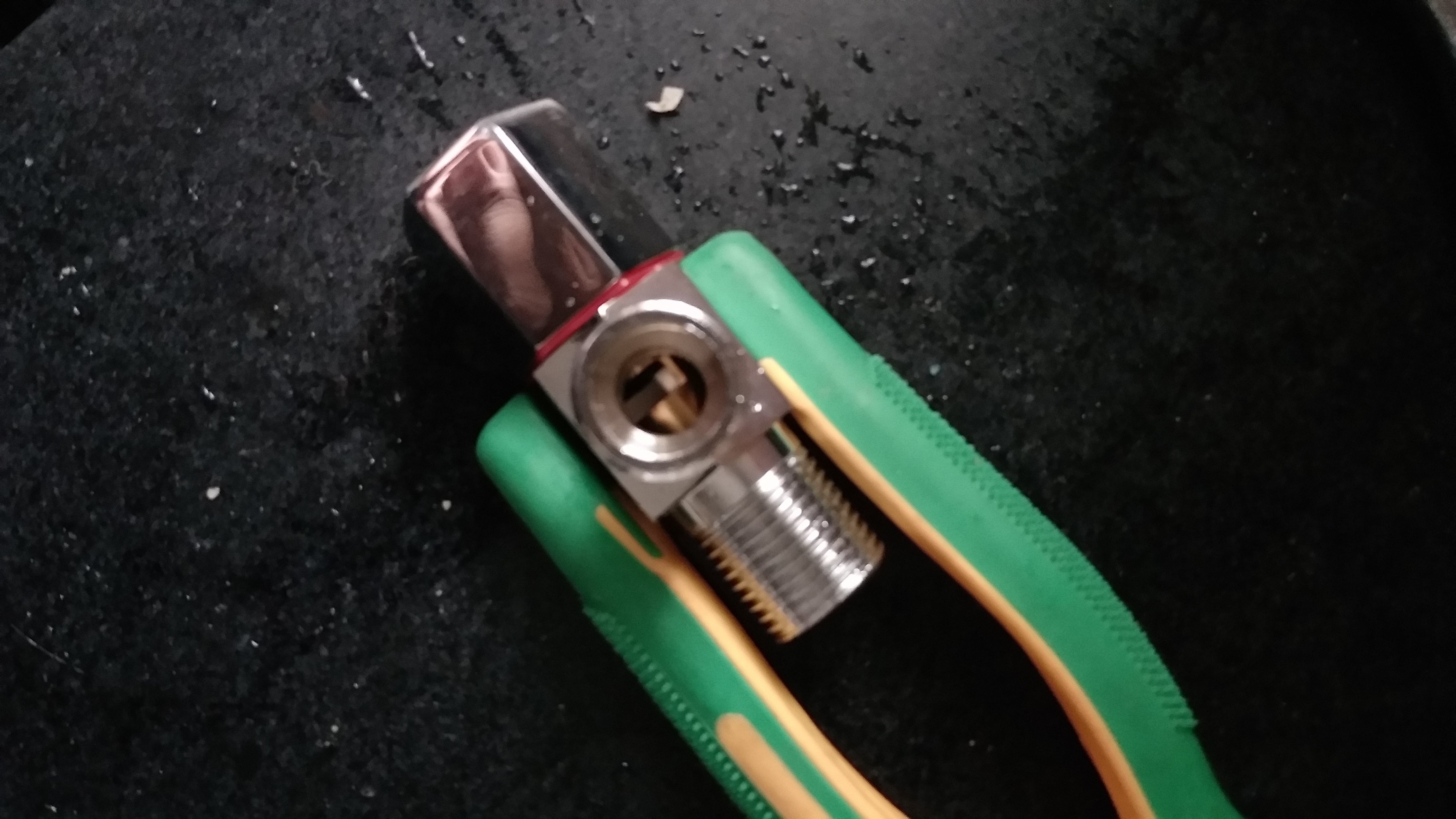 厨房水阀漏水会漏楼下吗,厨房水龙头漏水是不是漏财