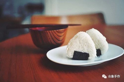 辅食紫菜芝麻饭团,韩式紫菜芝麻饭团