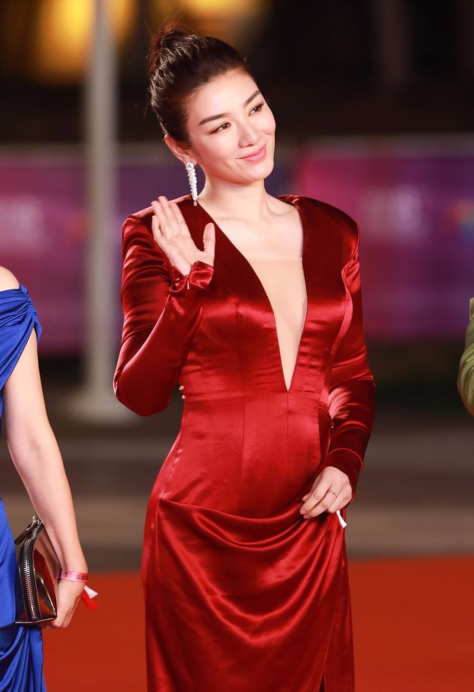 关晓彤这套造型用力过猛了吗,关晓彤两套造型实在惊艳