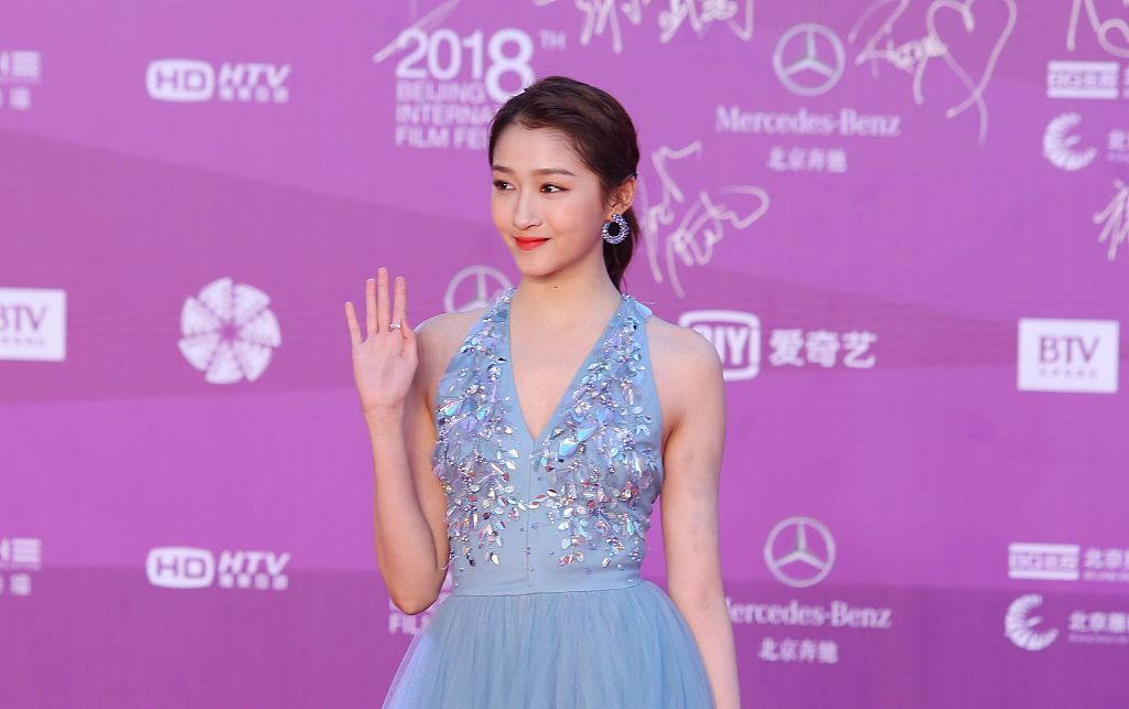 关晓彤这套造型用力过猛了吗,关晓彤两套造型实在惊艳