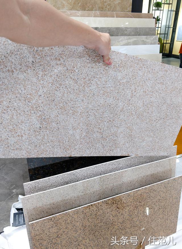逛建材市场看瓷砖,去实体店买瓷砖怎么选到好的瓷砖
