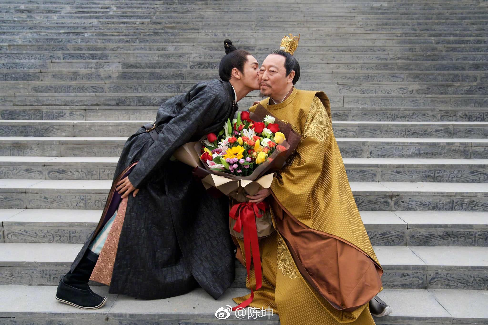 听过“面瘫式”演技吗?他因太丑艺考被拒3次,28年终于逆袭