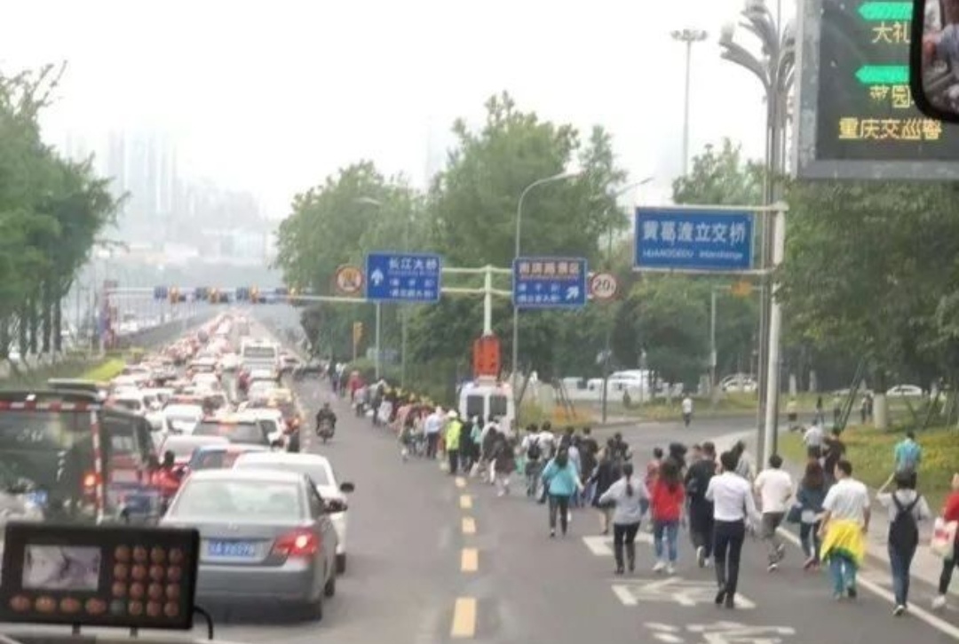 持续走高的两江四岸物业Z0179