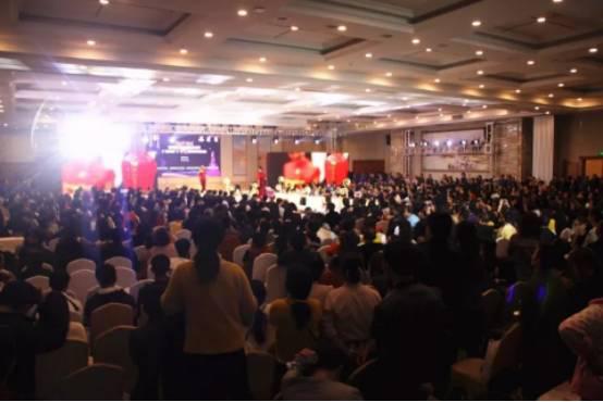 “新百伦领跑”杯一带一路世界模特大赛