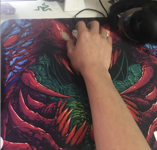 吃鸡正面钢枪总是打不过人家,吃鸡怎么扛枪才能不怕敌人