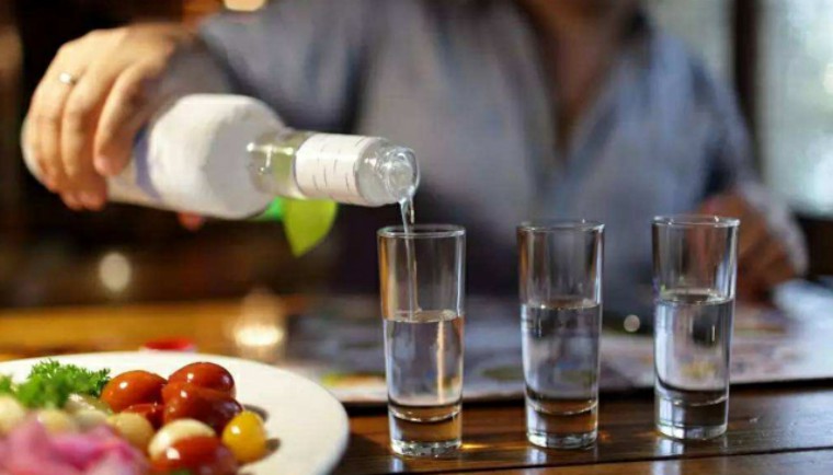 喝白酒对人身体的害处多吗,喝白酒到底对身体有好处还有坏处