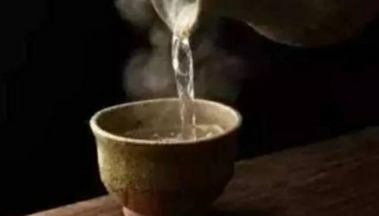 喝白酒对人身体的害处多吗,喝白酒到底对身体有好处还有坏处