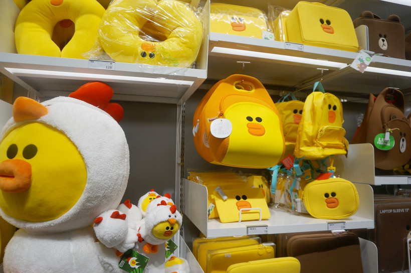 杭州拍照圣地linefriends,西湖边拍照的美女