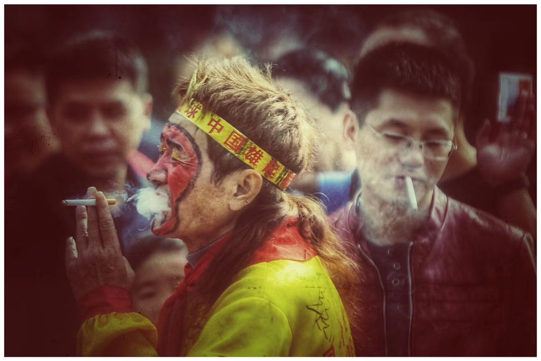 勒是重庆：这有最火辣的美女，还有最劲爆的足球