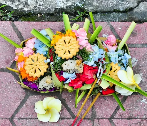 巴厘岛的宗教信仰,巴厘岛祭品