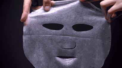 敷再多面膜就感觉脸干怎么办呢,敷完面膜脸上好多精华怎么办