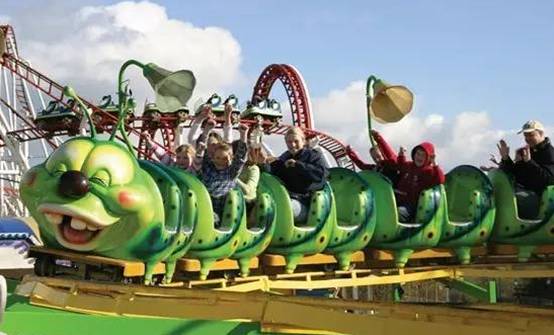 游乐园项目英文，玩过山车的“玩”是play么