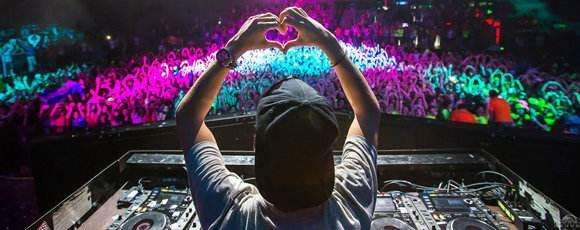 男子当保安却碰上了刁蛮的董事长,男子当保安却被美女看中