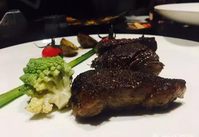 济南惠灵顿牛排哪家好吃,济南战斧牛排哪里好吃