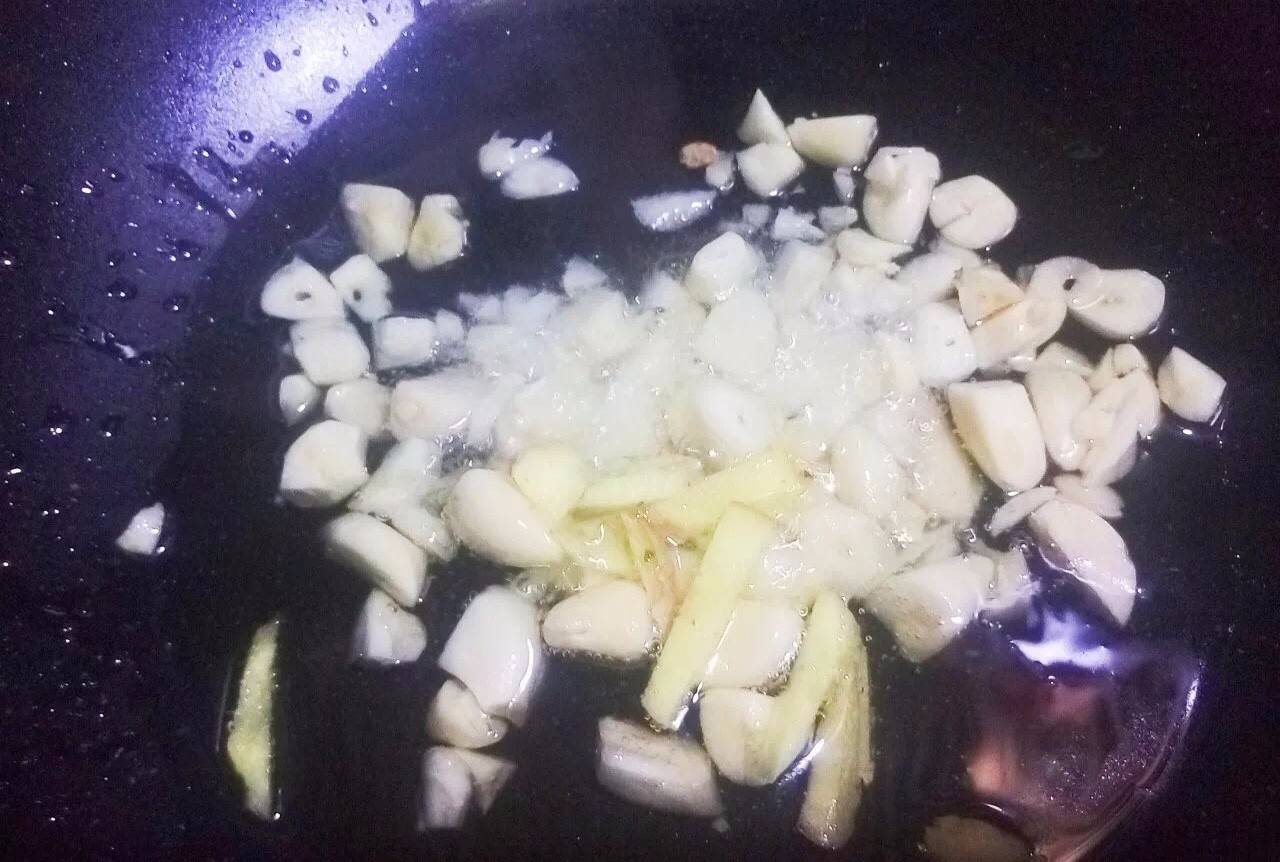 大酱汤怎么做好吃视频,简单家常大酱汤的做法