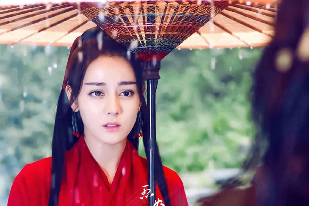 迪丽热巴烈火如歌时期,迪丽热巴白衣撑伞烈火如歌