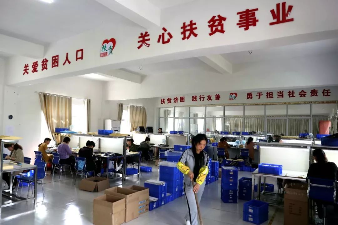 《中国钓鱼》杂志一行二人走进黑金刚