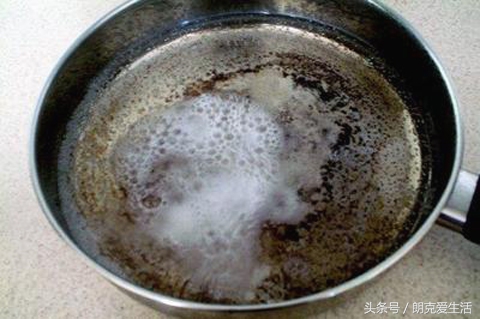 锅子烧焦后怎么处理干净,锅内严重烧焦变黑小妙招