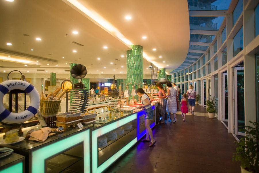 三亚哪家酒店的海滩烧烤好,三亚酒店推荐蜜月旅行