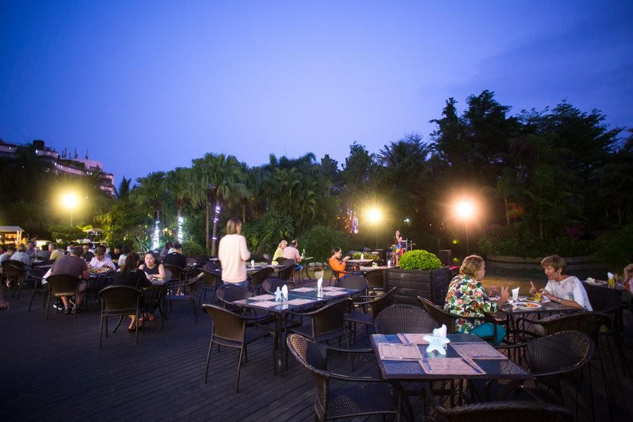 三亚哪家酒店的海滩烧烤好,三亚酒店推荐蜜月旅行