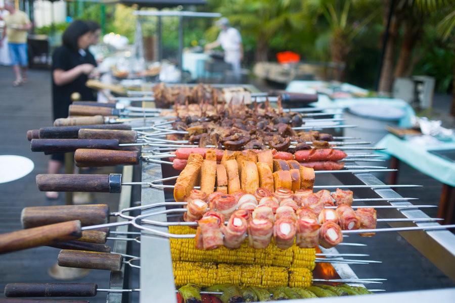 三亚哪家酒店的海滩烧烤好,三亚酒店推荐蜜月旅行