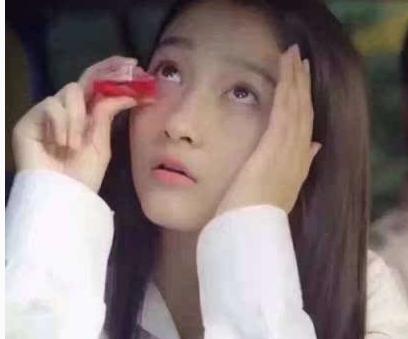 杨幂娜扎同款,杨幂娜扎同框烟熏妆