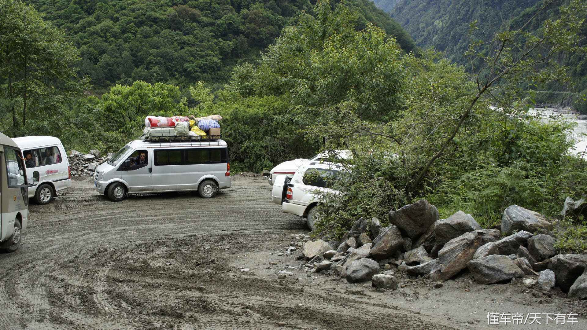 爆胎保命最佳方法,爆胎挽救