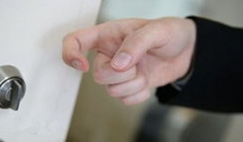 孩子半夜哭闹报警,面对6岁孩子哭闹家长正确做法