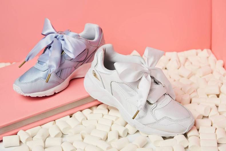 给鞋子打蝴蝶结,给鞋子绑丝带