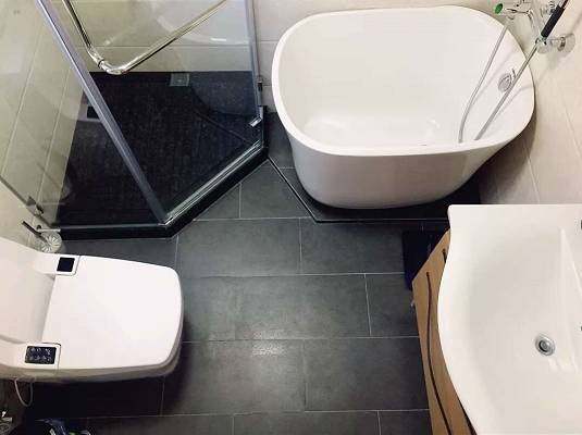 独立浴缸怎么装好看,浴室里面装上浴缸怎样搭配好看