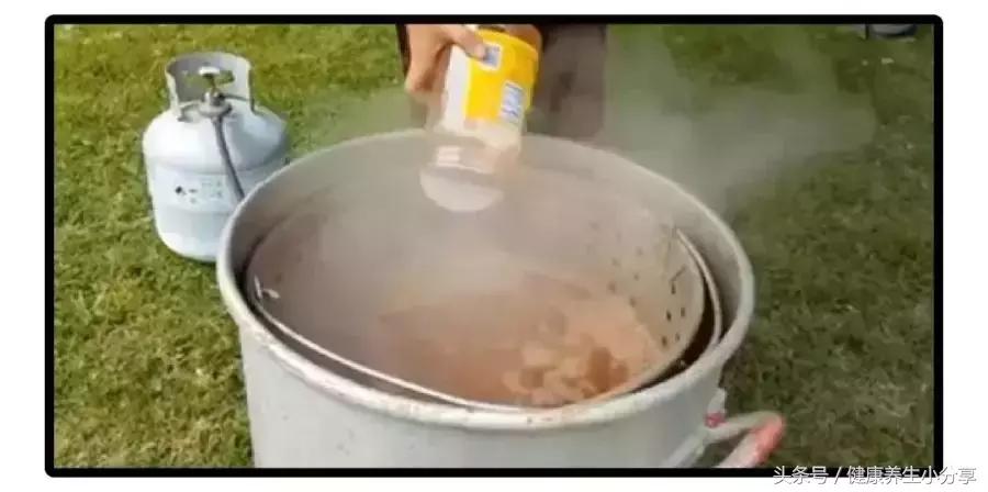 新奥尔良也从来不存在烤鸡翅和烤鸡腿堡那只有吃不完的小龙虾