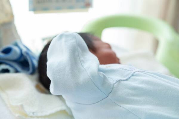 早产儿袋鼠式护理流程视频,袋鼠式护理的由来