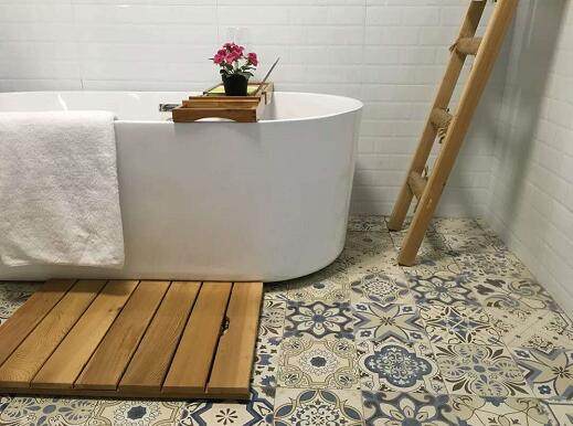 独立浴缸怎么装好看,浴室里面装上浴缸怎样搭配好看