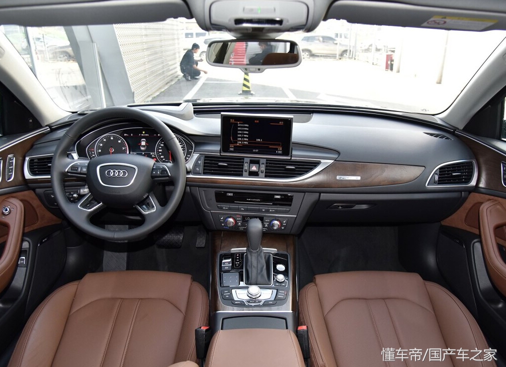 奥迪a6l评测55tfsi空气悬挂,70万提a8