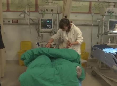 煤气灶爆炸烧伤男子,燃气灶爆炸烧伤男子