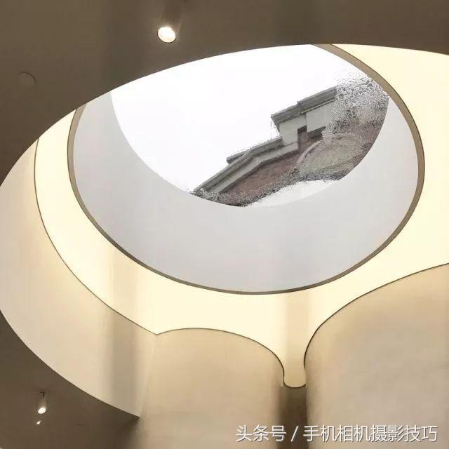 手机拍照放大了画质惨不忍睹？试试这个方法，没准还有救