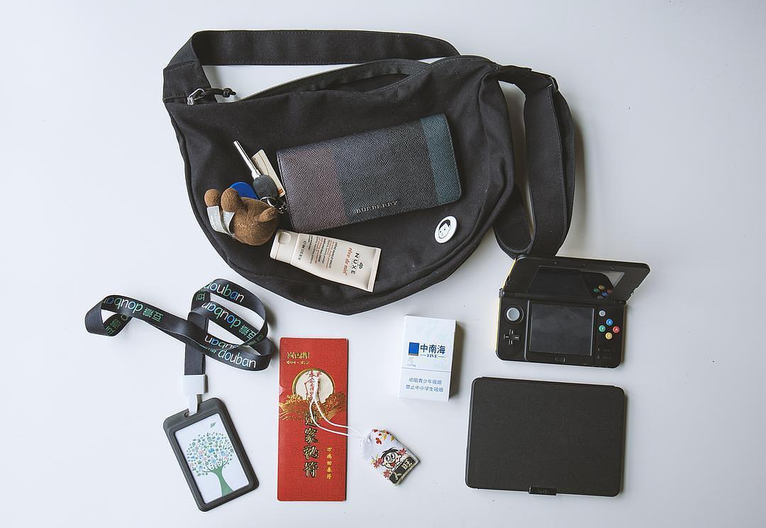 男包里都装了什么,男人的包里都装什么