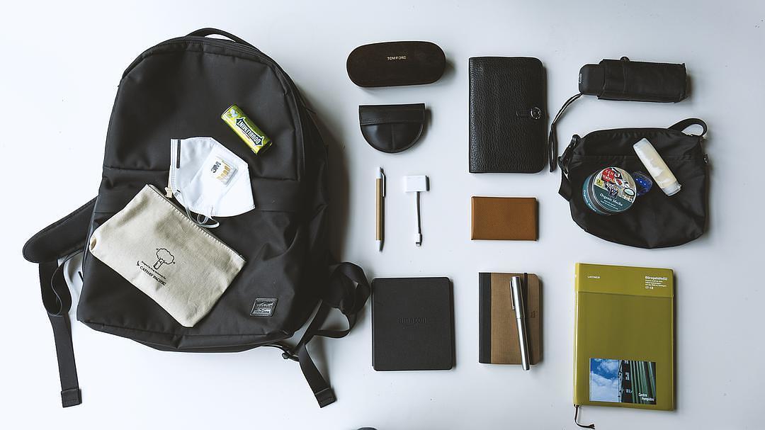 男包里都装了什么,男人的包里都装什么