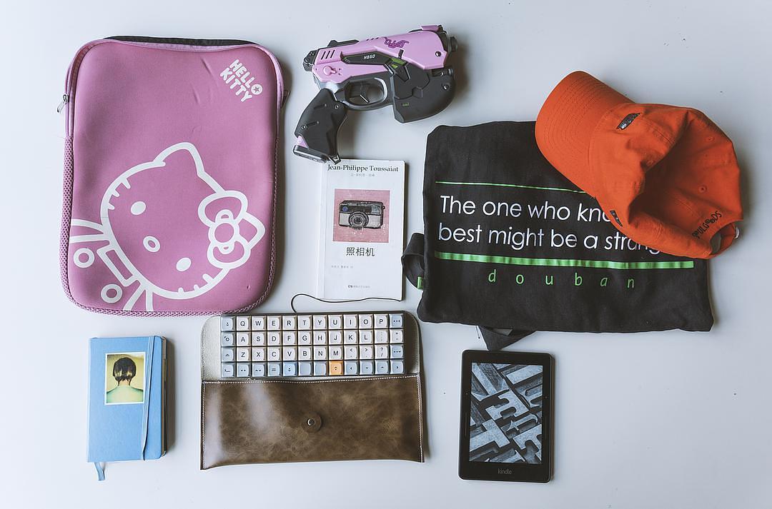 男包里都装了什么,男人的包里都装什么