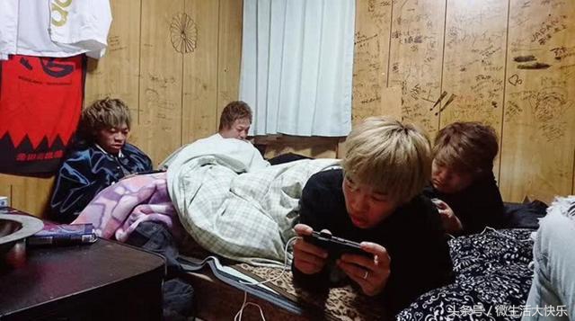 外国人沉迷腾讯吃鸡,外国人沉迷网络游戏