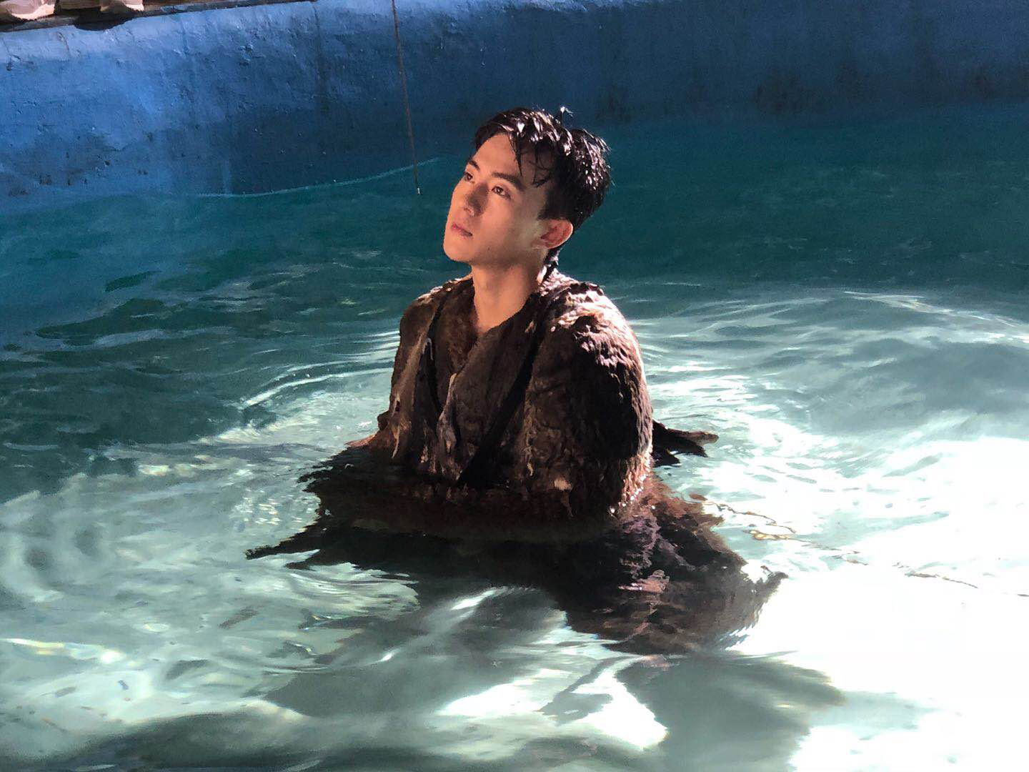 王俊凯天坑鹰猎首播发布会,郑好天坑鹰猎