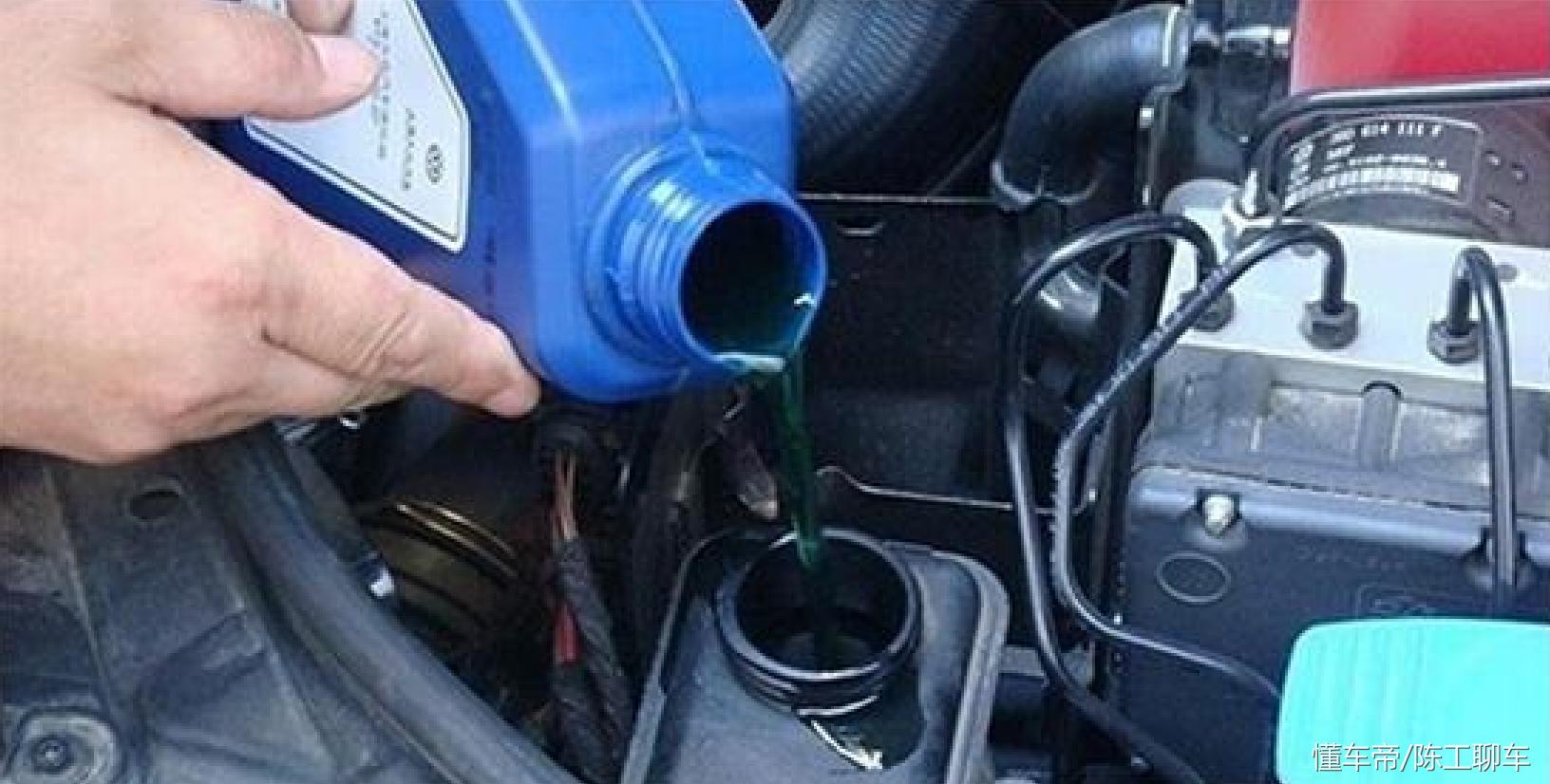 开车行驶中感觉后面有异响,车后悬挂有响声