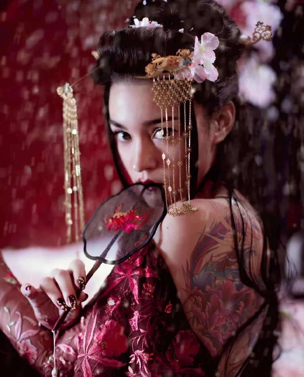 世间罕见美人,泰勒彩宝价值多少钱