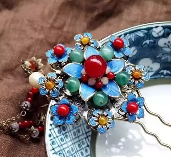 世间罕见美人,泰勒彩宝价值多少钱