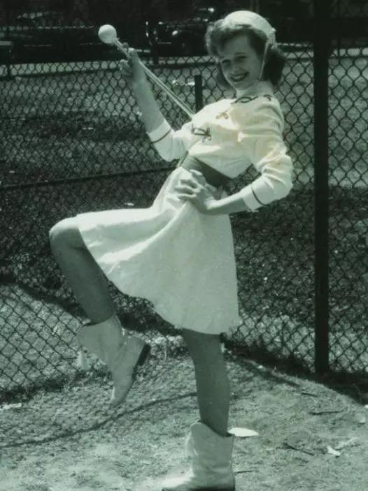 10岁全裸上镜《花花公子》，她的美貌被好莱坞誉为世界第八大奇迹