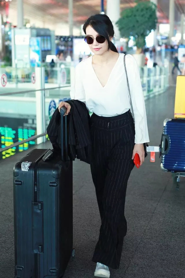 v字领搭配什么假领好看,v字领太长怎么搭